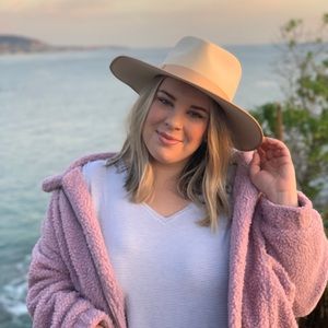 Meet your Posher, Victoria